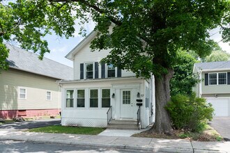 57 Germania St, Unit 1st fl in Southington, CT - Foto de edificio - Building Photo