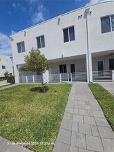 10250 NW 66th St in Doral, FL - Building Photo - Building Photo