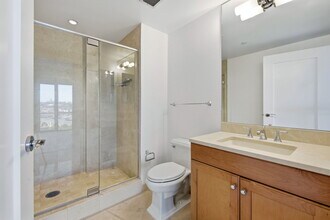 1111 19th St N, Unit 1901 in Arlington, VA - Foto de edificio - Building Photo