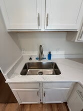 5069 Peachtree Ave, Unit A in Wilmington, NC - Foto de edificio - Building Photo