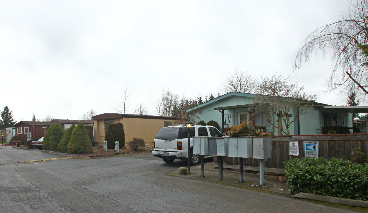 Mobile Home Park in Sumner, WA - Building Photo