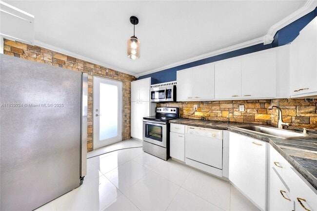 property at 1175 NE Miami Gardens Dr