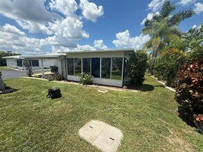 8571 Pickwick Rd in North Port, FL - Building Photo - Building Photo