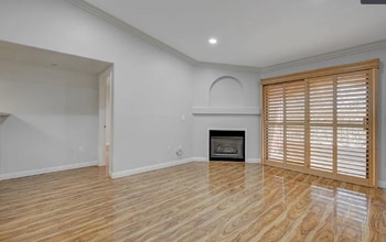 950 Seven Hills Dr in Henderson, NV - Building Photo - Building Photo