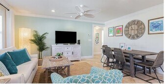 810 97th Ave N, Unit B in Naples, FL - Building Photo