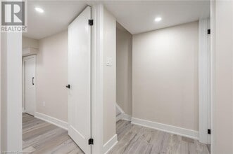 51 Grandfield St in Hamilton, ON - Building Photo - Building Photo