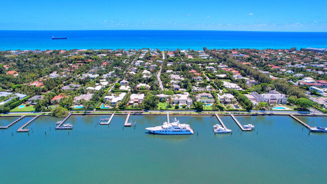 1801 N Flagler Dr in West Palm Beach, FL - Foto de edificio - Building Photo