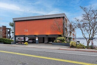 733 Lake St S in Kirkland, WA - Building Photo - Building Photo