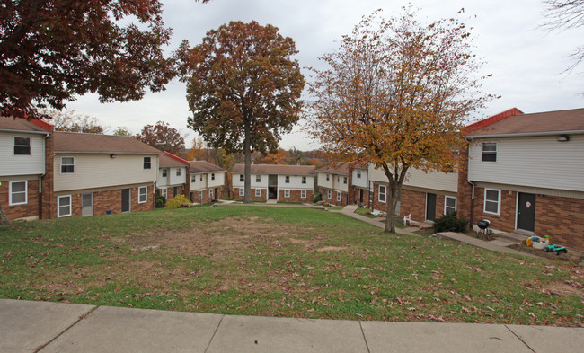 Hillcrest Village in Charleston, WV - Building Photo - Building Photo