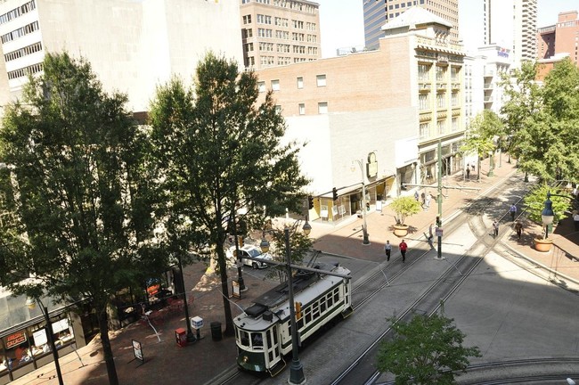 8 S Main St in Memphis, TN - Foto de edificio - Building Photo