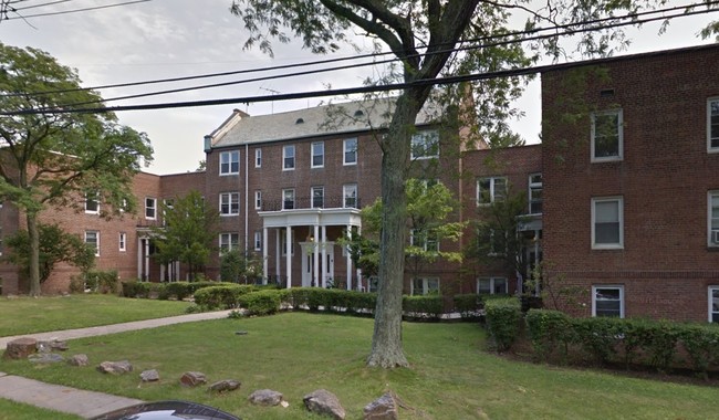 470 Pelham Rd in New Rochelle, NY - Foto de edificio - Building Photo