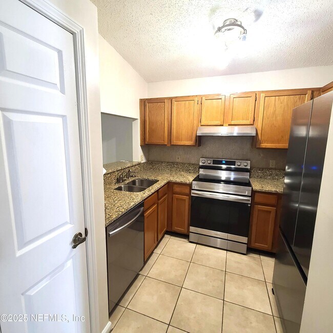 884 Candleknoll Ln in Jacksonville, FL - Building Photo - Building Photo