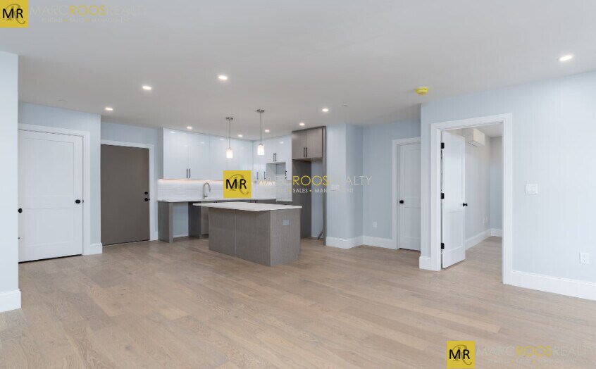 340 Market St in Boston, MA - Building Photo