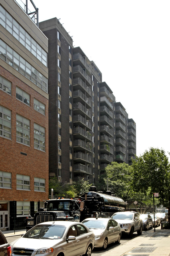 Phipps Plaza North/East in New York, NY - Building Photo - Building Photo