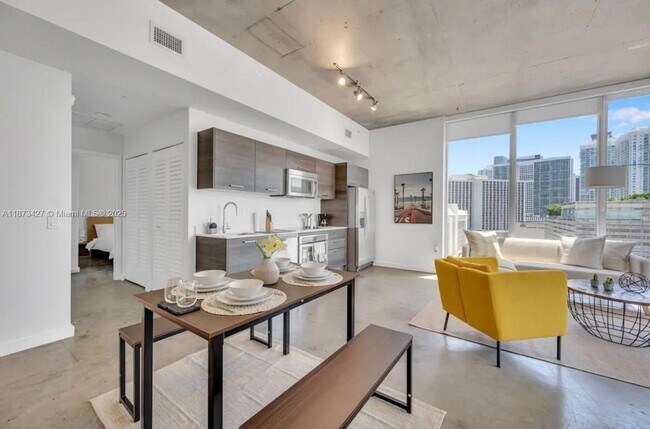 151 SE 1st St, Unit 1111 in Miami, FL - Building Photo - Building Photo