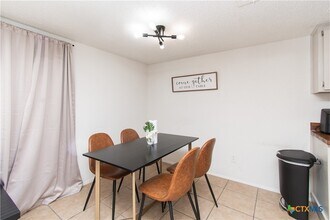 4405 Teri Rd in Austin, TX - Building Photo - Building Photo