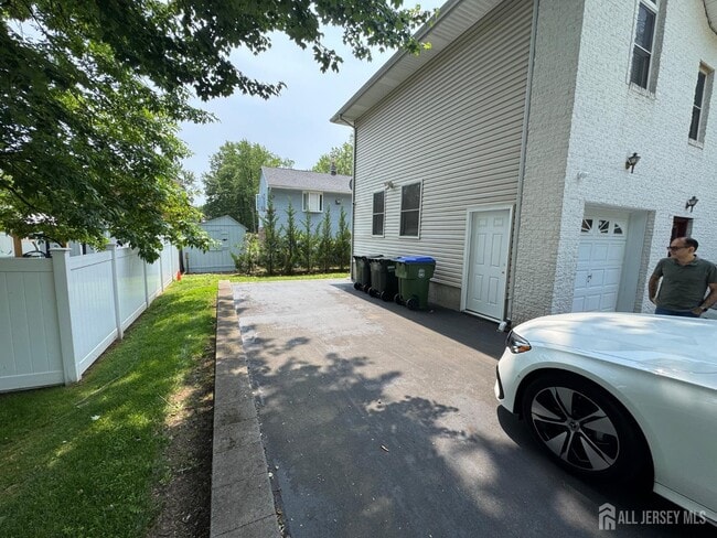 5 Hollywood St in Edison, NJ - Building Photo - Building Photo