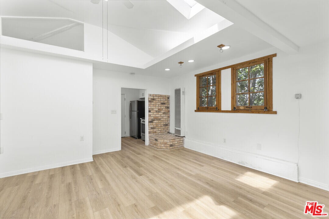 11110 Charnock Rd in Los Angeles, CA - Building Photo