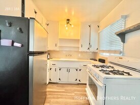 12429 Chandler Blvd in Los Angeles, CA - Building Photo