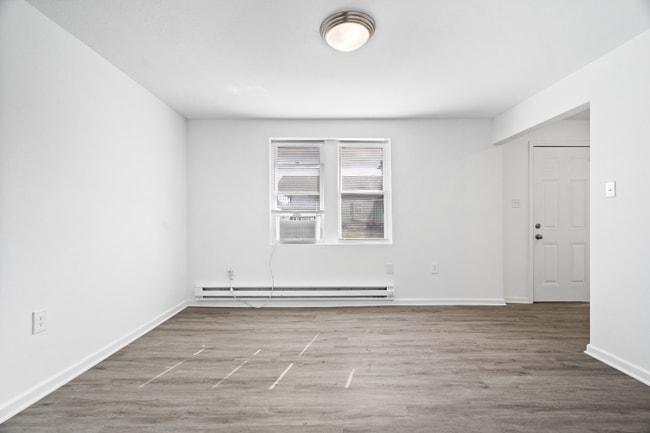 102 S West St in Alexandria, IN - Foto de edificio - Building Photo