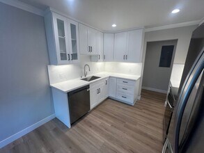 630 Hollenbeck Ave-Unit -1 in Sunnyvale, CA - Building Photo - Building Photo