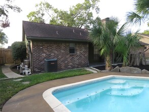 1406 Saxony Ln in Houston, TX - Building Photo - Building Photo