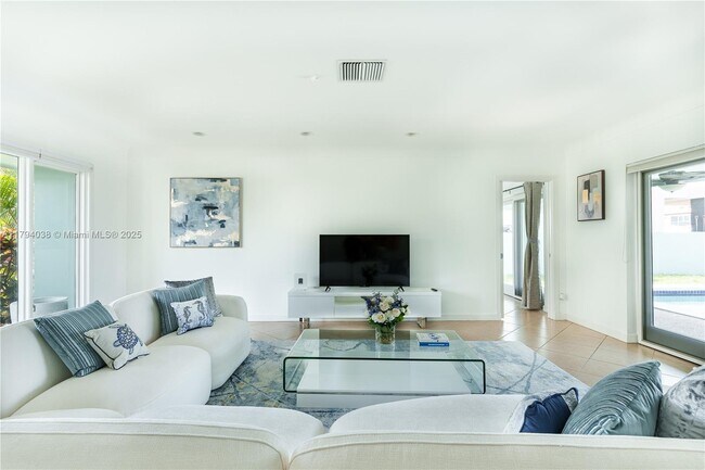 3080 NE 43rd St in Fort Lauderdale, FL - Building Photo - Building Photo