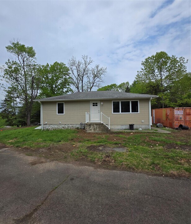 554 Kings Hwy in Valley Cottage, NY - Building Photo
