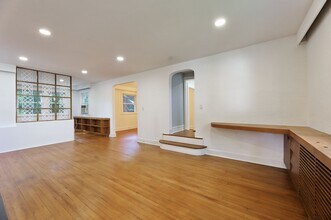 1272 E Laurelton Pkwy in Teaneck, NJ - Building Photo - Building Photo
