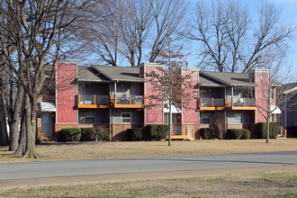 Quaker Townhomes in Siloam Springs, AR - Building Photo - Building Photo