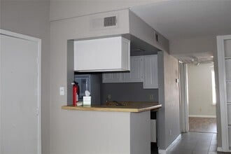 6001 Reims Rd in Houston, TX - Building Photo - Building Photo