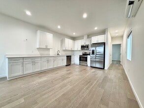 2404 W College Ave in Spokane, WA - Building Photo - Building Photo