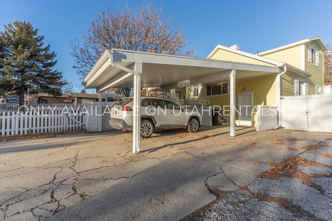 property at 976 Briar Ave
