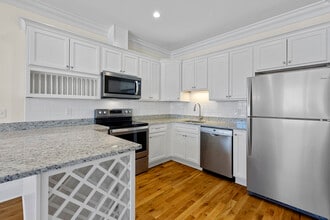 73 W Main St in Clinton, CT - Building Photo - Building Photo