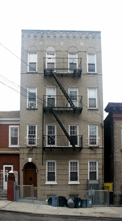 2030 Ryer Ave in Bronx, NY - Foto de edificio