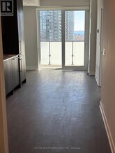 4130 Parkside Village Dr in Mississauga, ON - Building Photo - Building Photo