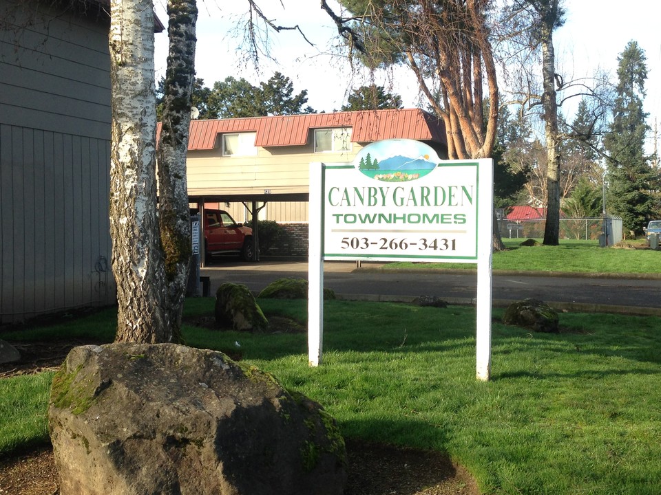 Canby Gardens Townhomes in Canby, OR - Building Photo