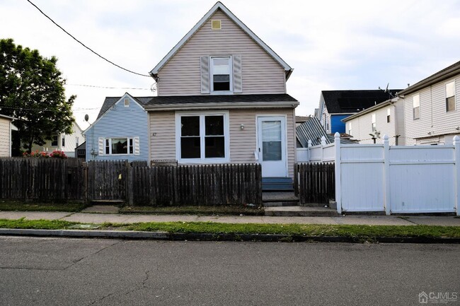 47 Christopher St in Carteret, NJ - Building Photo - Building Photo