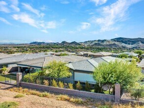 68 Reflection Cove Dr in Henderson, NV - Building Photo - Building Photo