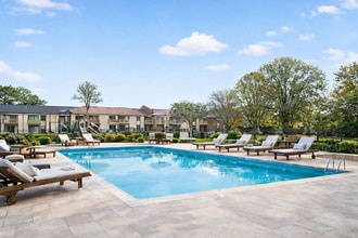 Pembroke Lake Apartments in Virginia Beach, VA - Building Photo - Building Photo