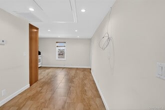 256 Royal Ave in Mineola, NY - Building Photo - Building Photo