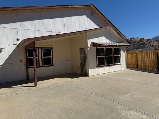 40610 Balch Park Rd in Springville, CA - Building Photo - Building Photo