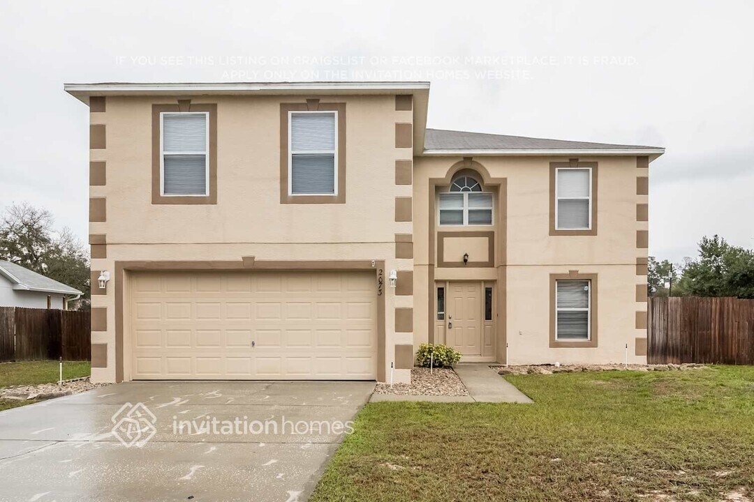 2073 Hillview Cir in Deltona, FL - Building Photo