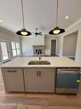 115 Southern Oak Wy in Canton, MS - Foto de edificio - Building Photo