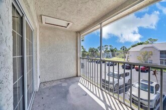 1674 SE Green Acres Cir in Port St. Lucie, FL - Building Photo - Building Photo