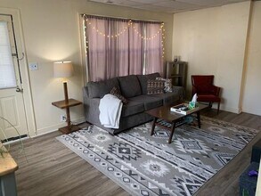 913 E Lincoln St, Unit 913 in Tullahoma, TN - Building Photo - Building Photo