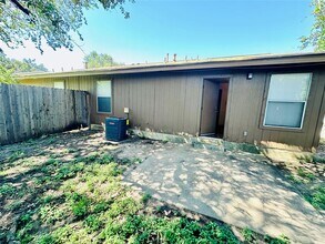 12213 Dundee Dr in Austin, TX - Building Photo - Building Photo