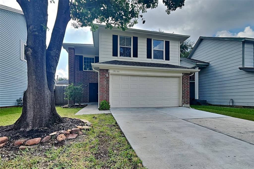 19538 Shady Bank Dr in Tomball, TX - Building Photo