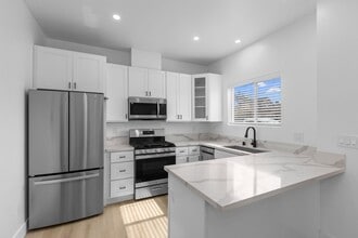 6704 Saranac St in San Diego, CA - Building Photo - Building Photo