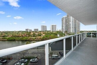 20505 E Country Club Dr in Aventura, FL - Building Photo - Building Photo